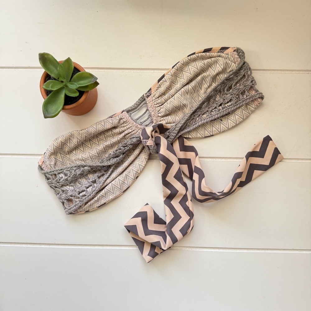 Acacia Chevron Patterned Bandeau Top - Picture 3 of 7